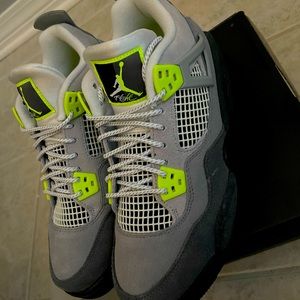Air Jordan 4 Retro SE.